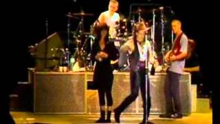 U2 - Happy Birthday Party Girl Ali esposa Anos 80 E Filha Eve 2011