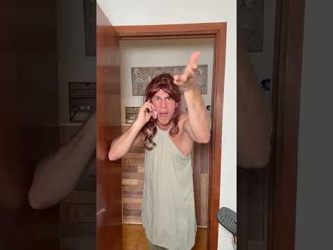 Cuando TÚ MADRE te habla pero está con el TELÉFONO…👩🏻📞 #comedia #humor #shorts