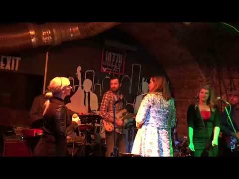 Farkas Zsófi, Ambrus Rita és a PartYone a jazzy Pubban