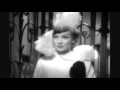 Marlène DIETRICH - Awake in a dream dans DESIRE de Frank Borzage (1936)