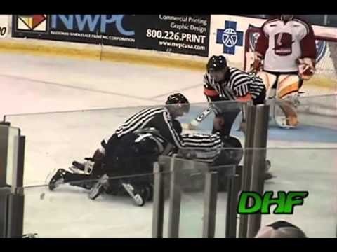 Hockeyfighters.cz  Jozef Sladok Vs Harry Young.wmv