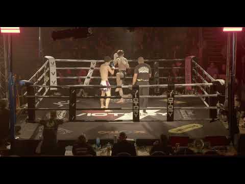 Tom Brown VS Shaun Gill | FULL MUAY THAI FIGHT | #VICTORY15