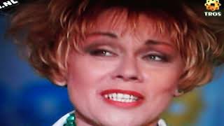 Conny vandenbos met ik geef een roosje een  roosje