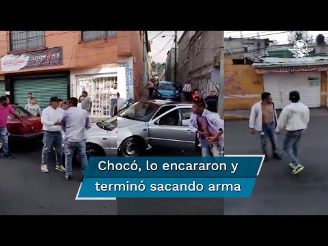 Hombre choca auto y amenaza a conductor con una pistola en Xochimilco