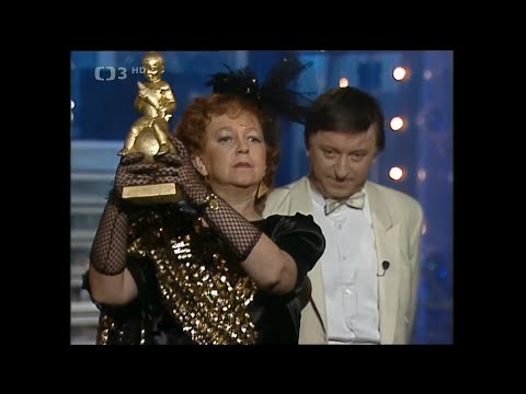 Jaroslava Hanušová přebírá ocenění Fanouš (1988)