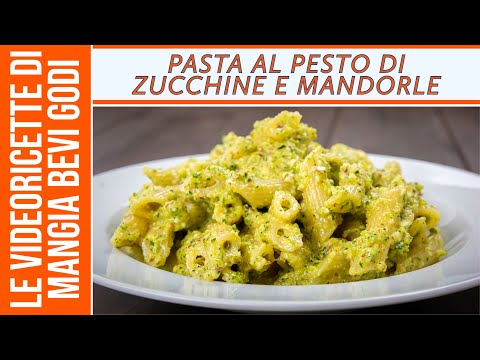 Pasta al pesto di zucchine e mandorle