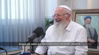 Judaísmo e dinheiro: devo desejar ser rico? | Mensagem do Rav Shmuel Eliahu em português (הרב שמואל אליהו) - התמונה מוצגת ישירות מתוך אתר האינטרנט יוטיוב. זכויות היוצרים בתמונה שייכות ליוצרה. קישור קרדיט למקור התוכן נמצא בתוך דף הסרטון