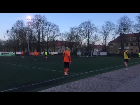 06.04 FC Oranje (pomarańczowe) - Złodziejówka (żółte)