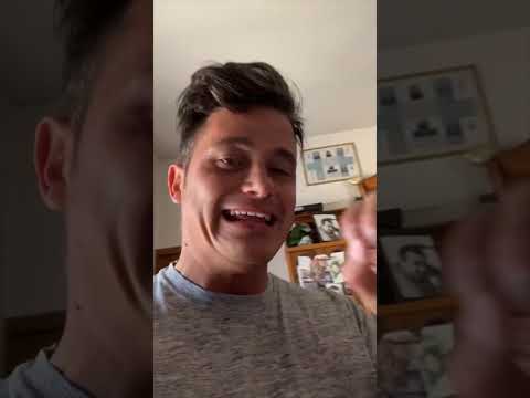 NONNO FAUSTINO -Arrabbiato per la luce rossa sul telefonino😂🐊😡