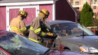 preview picture of video 'Saratoga Springs Fire Department Fire Prevention Open House Car Extrication Demo'