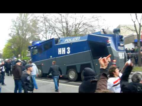 St.Pauli - Rostock 22.04.2012 Polizei-Gewalt..mp4