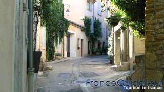 preview picture of video 'Lourmarin, un des plus beaux villages de France (Vaucluse, Paca, franceguidetour, HD)'