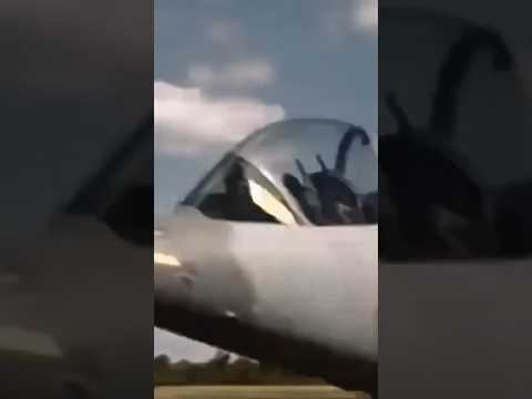 Insane low pass of an Argentinian IA-63 fighter jet shocks troops on the ground!