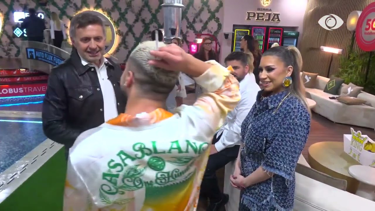 Banorët bëjnë gëzuar me moderatorët