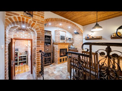 Na predaj - Krásny rodinný dom s obrovským pozemkom s bazénom a vínnou pivnicou