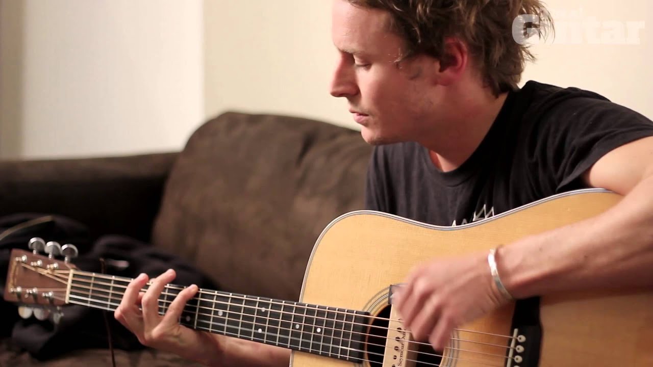 Ben Howard explains his 'pick and go' acoustic guitar technique and plays new song (TG241) - YouTube