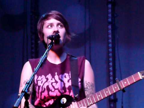 Tegan and Sara - Nineteen backstory