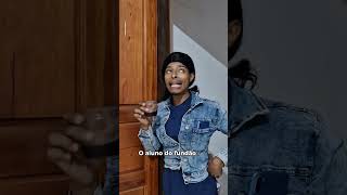 QUANDO PROFESSORA LEVA CAIXINHA DE MÚSICA PARA ESCOLA #humor #escola #videoengraçado