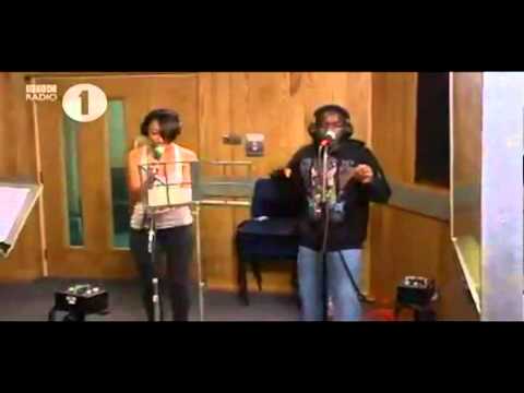 Amelle Berrabah & Tinchy Stryder - Never Leave You (Radio 1´s Live Lounge 2007)
