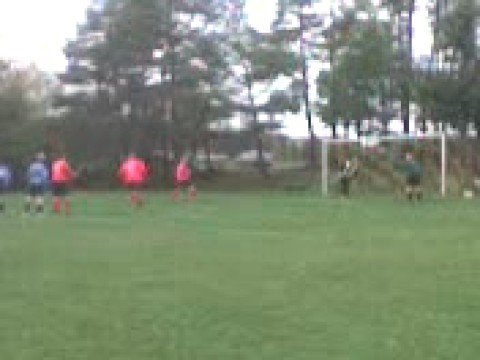 Martin Butz schießt Elfmeter.