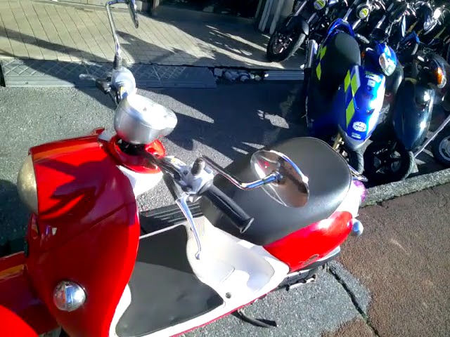 NO.5724　ビーノ（ＶＩＮＯ）　水冷４サイクル　フューエルインジェクション車　レッド＆ホワイト　☆彡 ビーノ - バイク・スクーター | ヤマハ発動機