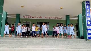 Dân vũ con heo đất. Lớp 5/1. Năm học 2016-2017