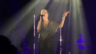 Dido live in NYC 2019  - GIVE YOU UP