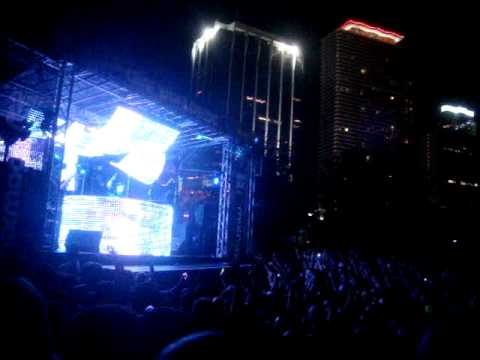 Dillon Francis @Ultra Music Festival:Dill The Noise/ I.D.G.A.F.O.S/ Feel So Close (Remix)