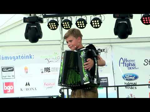 III. Dunamenti Halfesztivál - Luca Stangl mit seinem Opa - III. Donauländisches Fischfestival