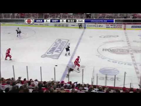 Mike Brown destroys Jiri Hudler!