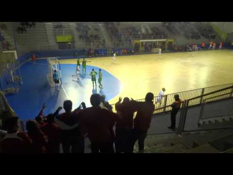 "Lekcja stylu": Piekło na futsalu w Barcelonie w minutę!