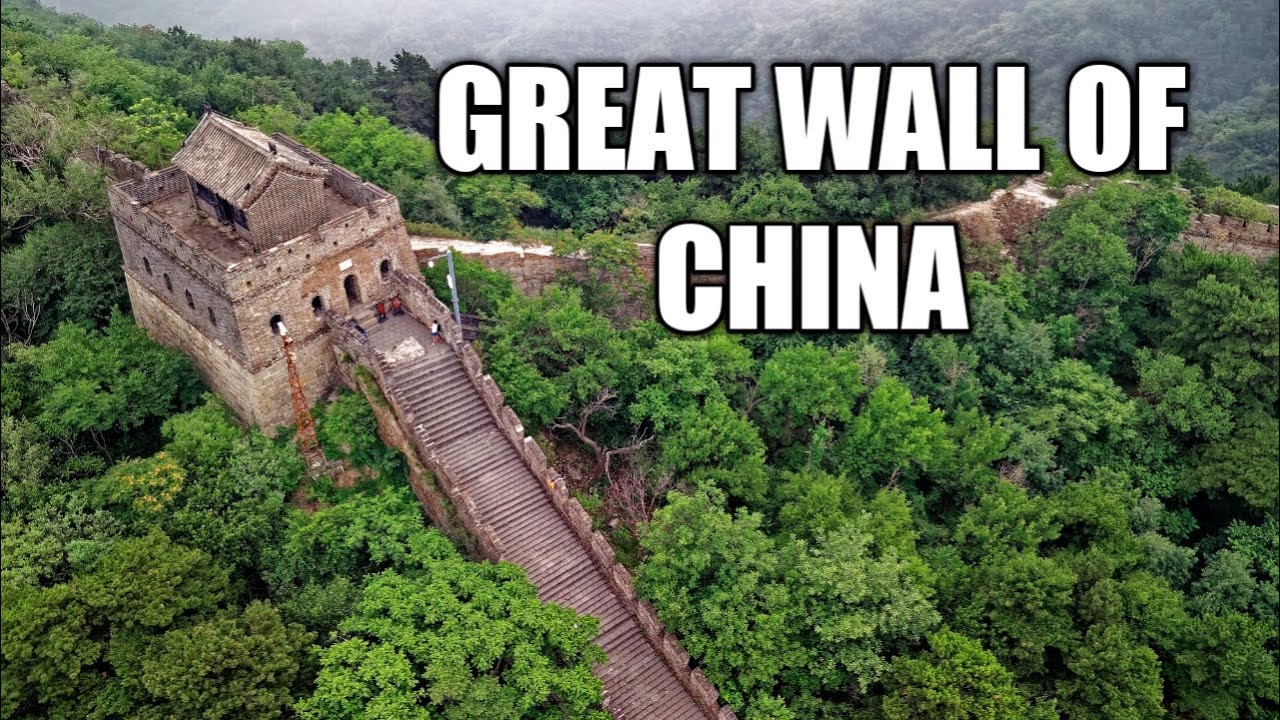 How wide is the base of the Great Wall?