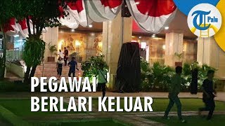 Pegawai Balai Kota Berlarian Keluar ketika Gempa Berkekuatan 7.4 SR Terjadi di Banten