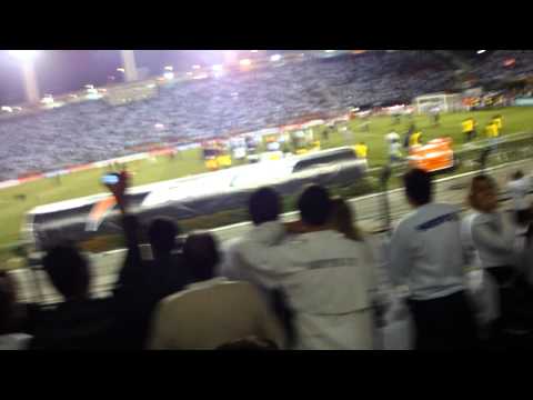 Minutos finais do jogo Santos 2 X 1 Peñarol - Libertadores 2011