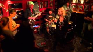 Stamely FORTE ft Amalia at Maze Live