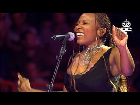 Videoclip de Hang in Long Enough (Live 1997) — Phil Collins
