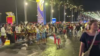 ឆៃយ៉ាំ​ រាំសមណាស់​ នៅផ្លូវថ្មេីរជេីងចតុមុខ