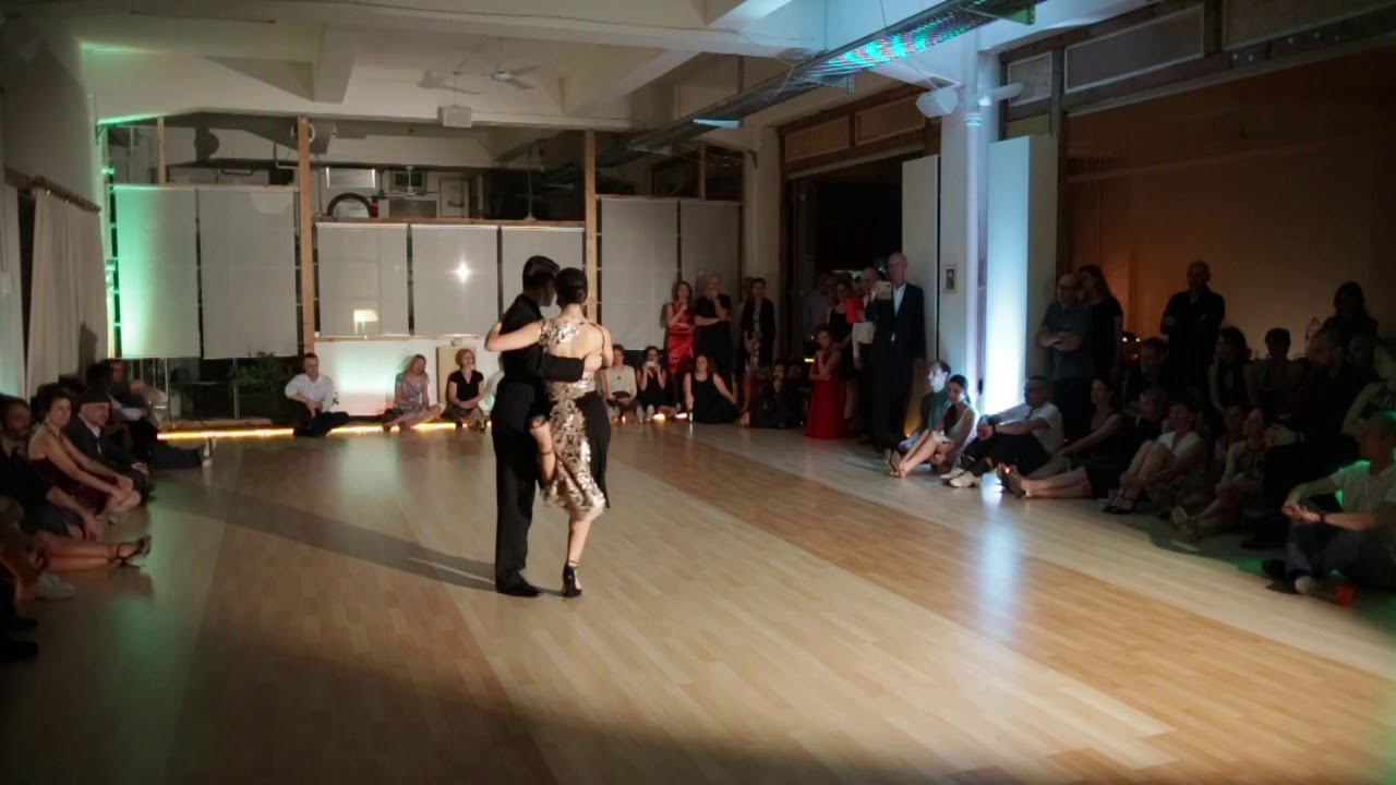 Marianna Koutando et Vaggelis Hatzopoulos at Milonga de la Farmacia, Lausanne, 19.05.2018. Vals
