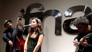 Lullaby of Birdland - Andrea Motis, Joan Chamorro & Josep Traver. (Live from Fnac, L'Illa)