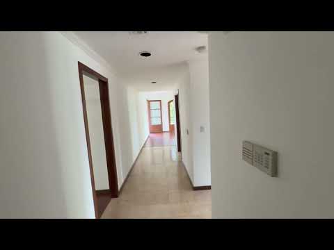 b8930 - Video 2 of 2