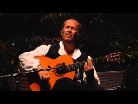 download lagu mp3 mp4 De Alguna Manera Pitingo, download lagu De Alguna Manera Pitingo gratis, unduh video klip De Alguna Manera Pitingo