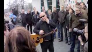 Black Francis alias Frank Black @ Herman Brood Statue