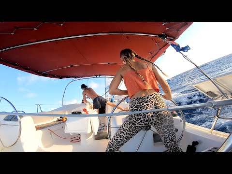 Dodging cargo ships during DANGEROUS sail to COLOMBIA | Ep61 | Sailing Merewether