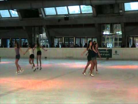 22 - The 60's On Ice -Gruppo Novice Juvenile Junior    20110610204214.mpg