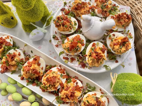 Eggs with crispy bacon, a delicious snack for any occasion #stuffedeggs #snacks