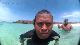 PINK BEACH in Lombok island: Ali in action