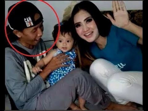 masa sich..???? cak malik adalah suami nella kharisma...???