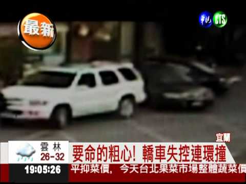 把油門當煞車! 轎車暴衝撞超商