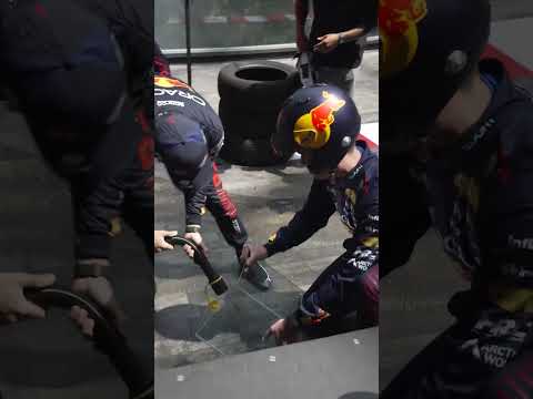 Keepin' it clean 🧼 #F1 #RedBullRacing #SingaporeGP