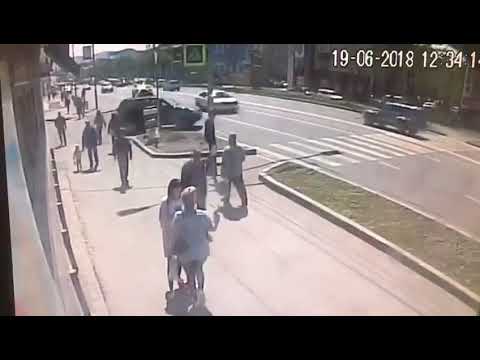 Двое пропустили, а третий сбил парня на пешеходном переходе в Петропавловске-Камчатском